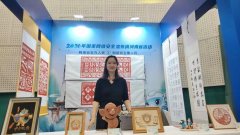 勾当现场设置宣传展板、发放科普